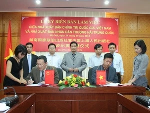 越南国家政治出版社与中国上海人民出版社签署工作备忘录